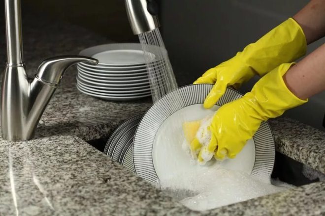 чистка посуды содой и канцелярским клеем