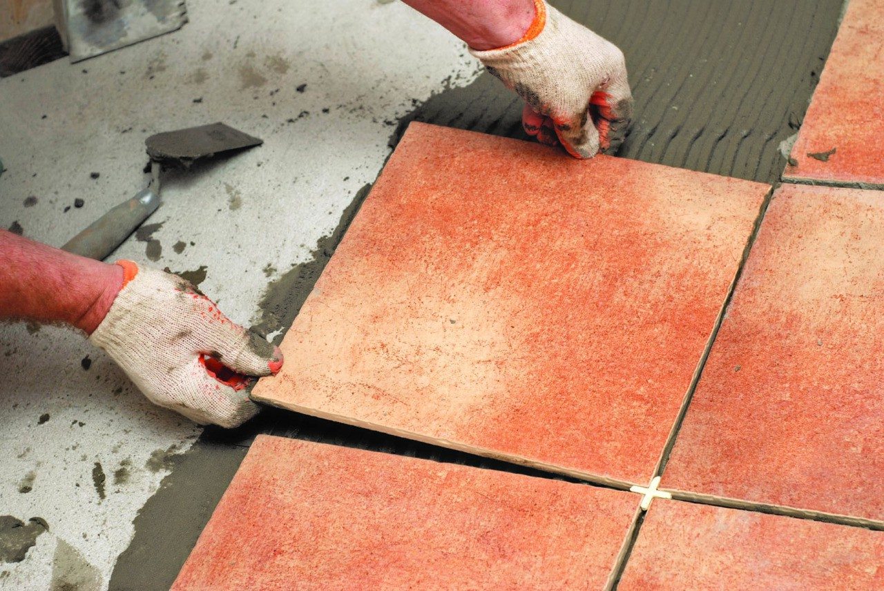 Укладка плитки на бетонный пол