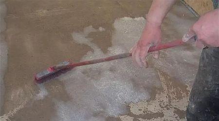 Фото — Подготовка поверхности бетонного пола.