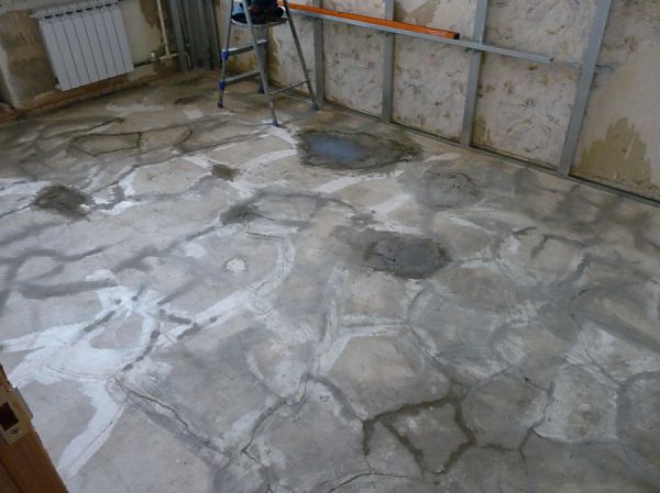 Заделывание трещин в бетонном полу