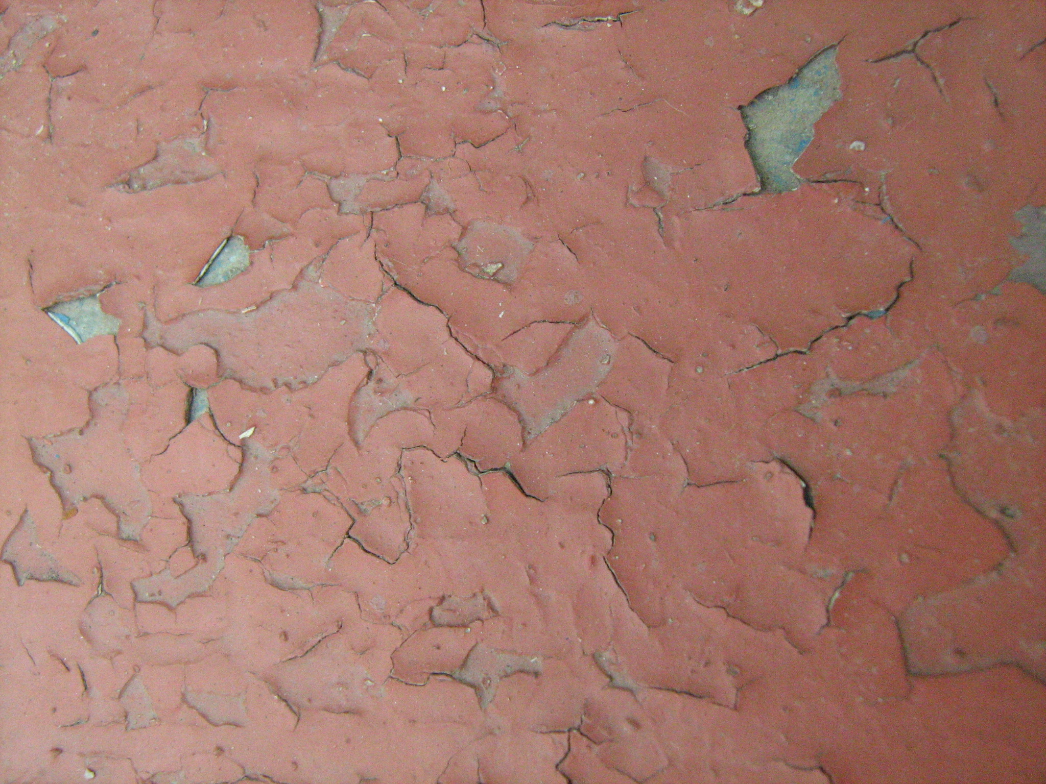 Появление тещин на окрашенной стене